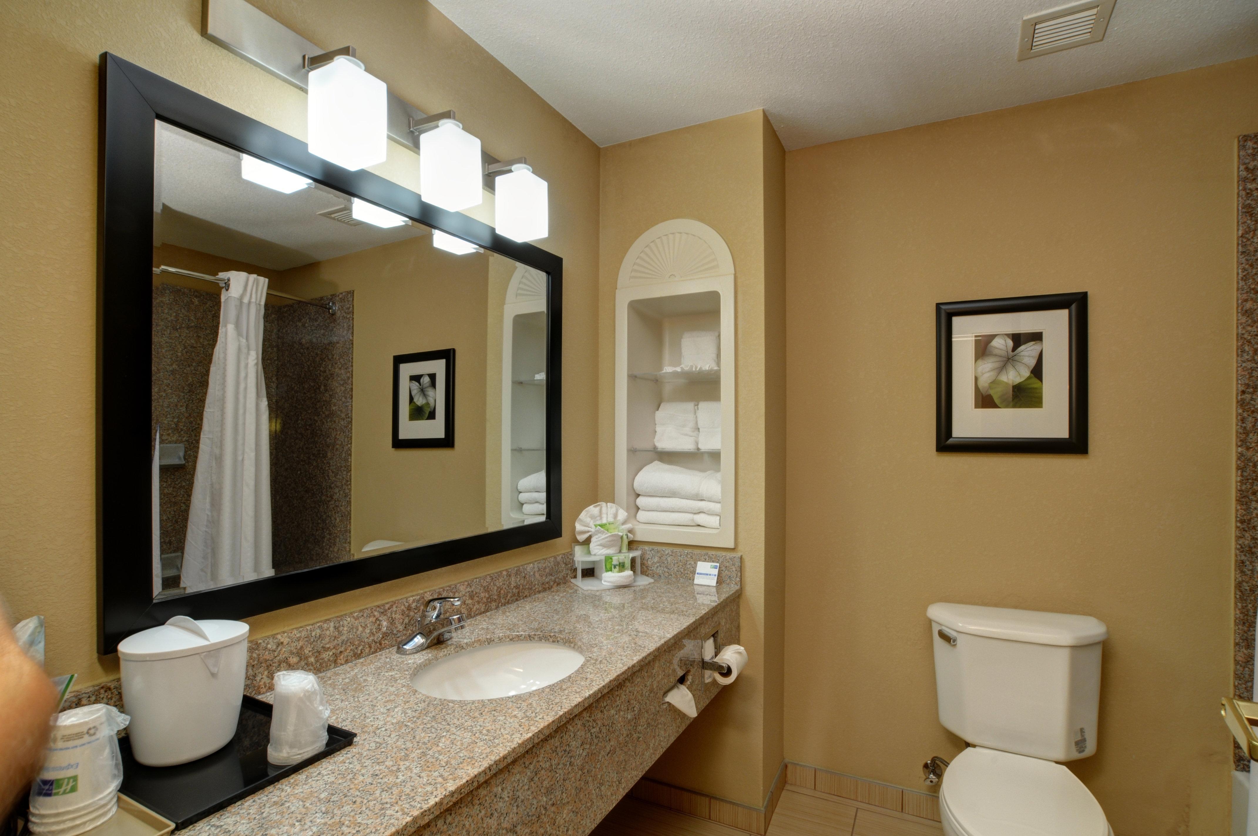 Holiday Inn Express & Suites Midwest City By Ihg Exteriör bild