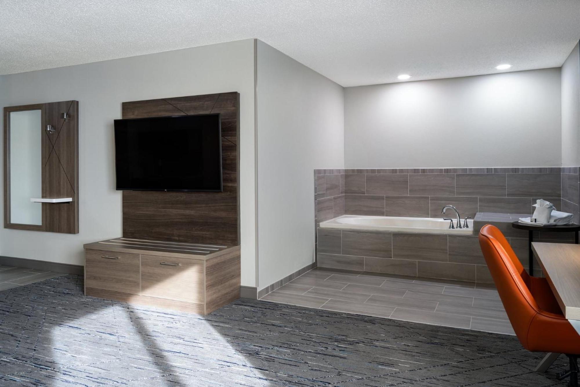 Holiday Inn Express & Suites Midwest City By Ihg Exteriör bild