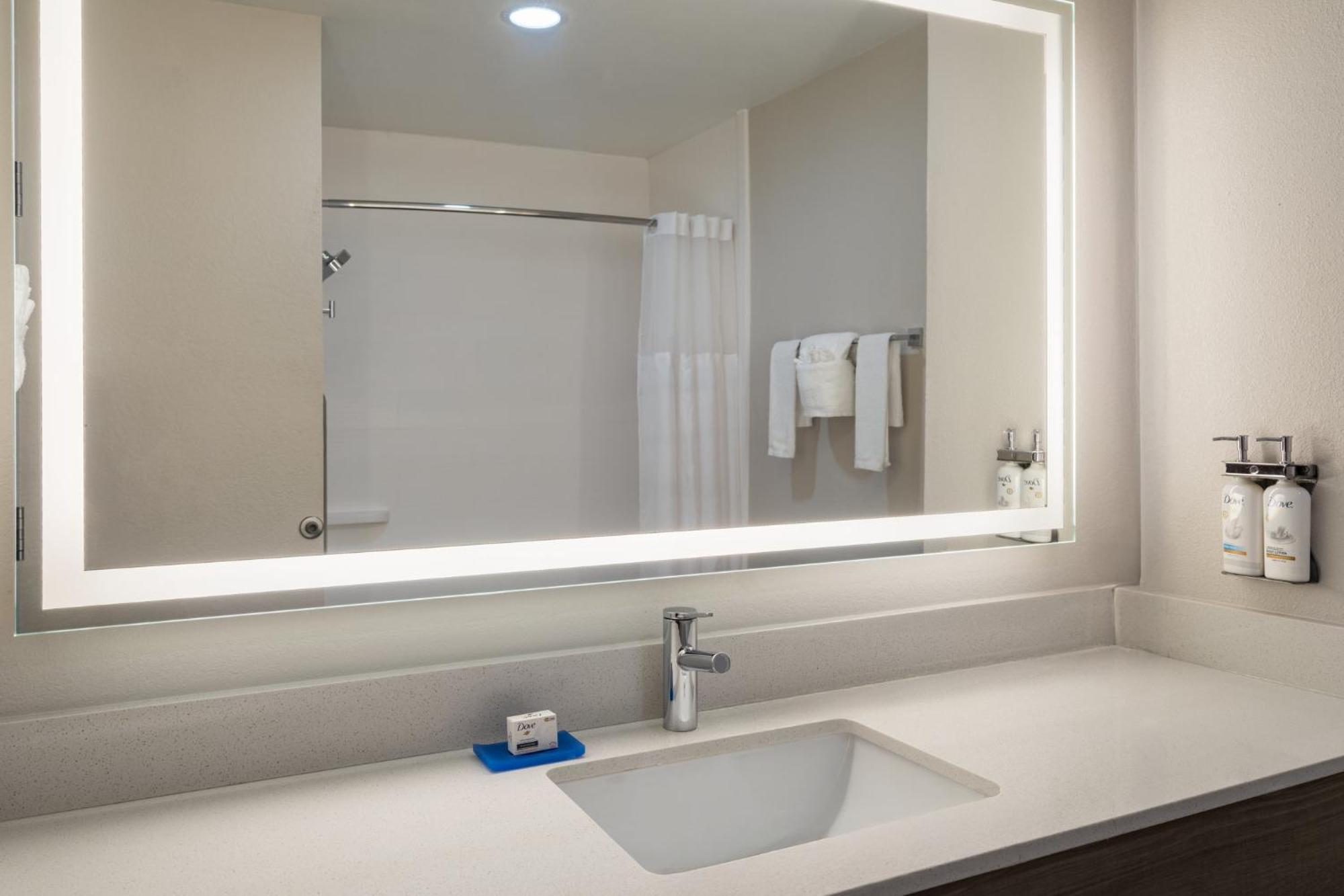 Holiday Inn Express & Suites Midwest City By Ihg Exteriör bild