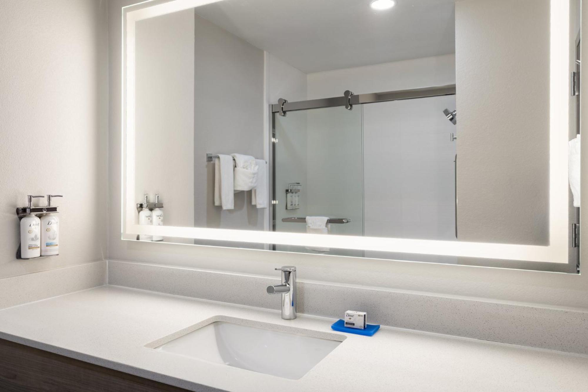 Holiday Inn Express & Suites Midwest City By Ihg Exteriör bild